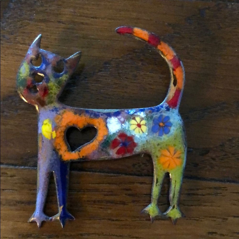 Cat pin / broach